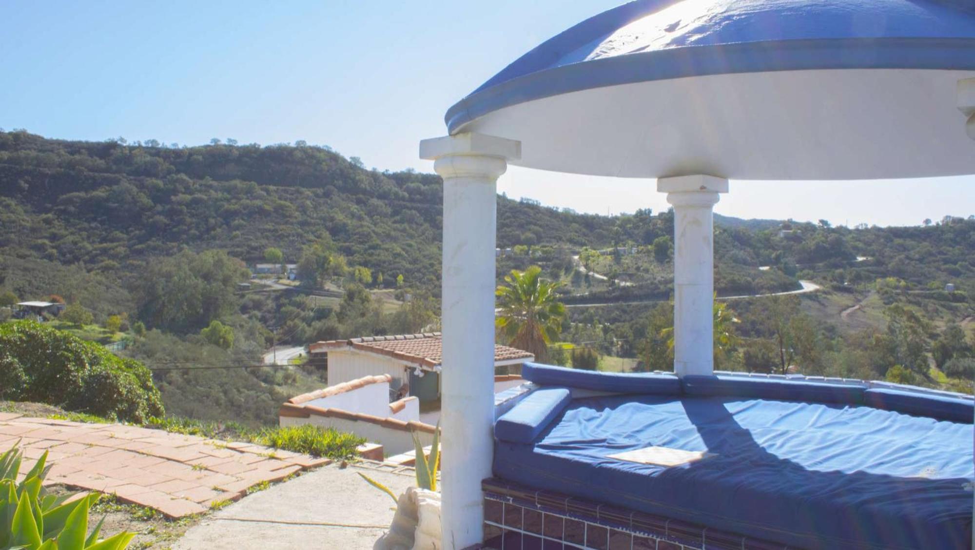 Private Home On 10 Acres - Heated Salt Pool & Jacuzzi, Mountain & City Views, Horseshoes, Basketball, Bbq, Golf Putting, Foosball, Croquet, Bose Stereo, White Cotton Bedding - Hilltop Hacienda, Pool Heat Optional Jamul Exterior photo